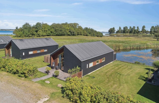 Lakefront Luxury in Kongsnæs Holiday Retreat