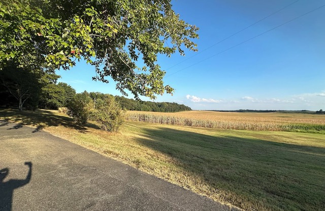 Brown’s Bar countryliving Spacious 4 bedroom 3 full bath near Blackford Oaks WMA