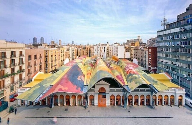 Fantastic GroupFlat: 9-Bedrooms, 6-Bathrooms for 18 people in Central Barcelona!