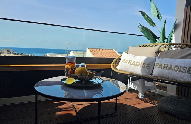 Dolce Waves – Luxury apartment with sea view, jacuzzi & modern design