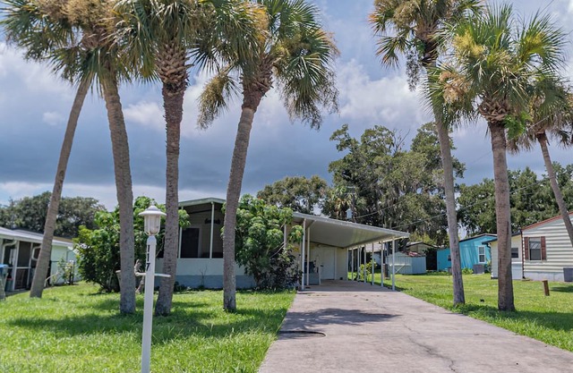 Charming 2-bedroom house in Edgewater Florida boat ramp fishing pier and pool