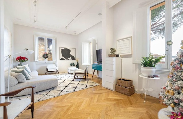 Luxury 3-bedroom Villa Apartment with AC in Firenze
