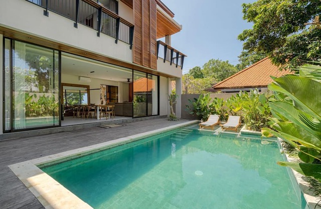 Villa Sunshine – Sparkling Style & Spacious Comfort in Sanur