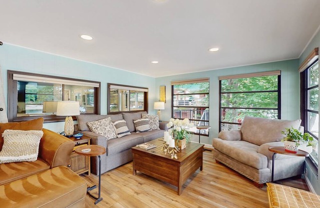 Lakefront house with kayaks, hot tub, firepit, dock - in ADK Park