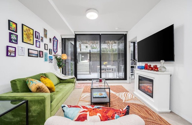 Central Cosy Private Hideaway with Pool & Gym