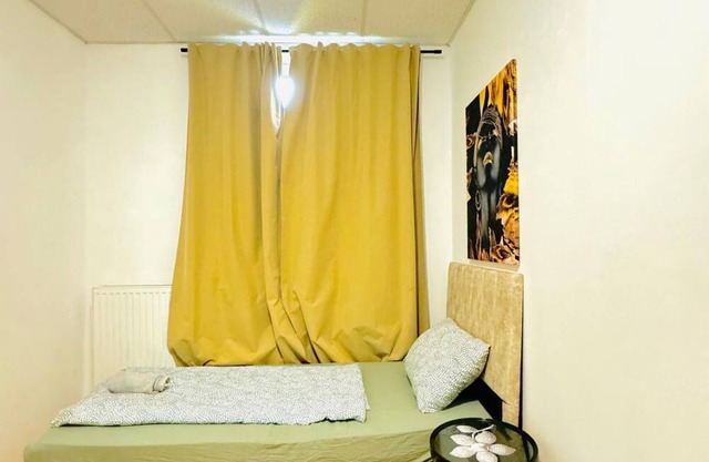 Budget-friendly Room for 3P | Easy City Access