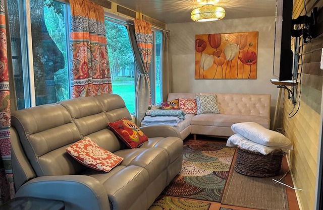 Charming 1-bedroom in Astor direct St Johns River,with Boat Dock.