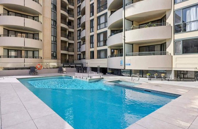 Stylish Braddon Retreat | 2BR, Free Parking & Pool
