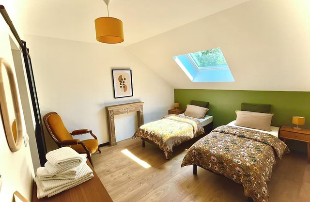 Quiet and warm gîte, ideal for families or 2 couples, with patio and BBQ