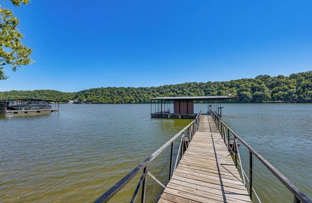 Steps to Water: Lake of the Ozarks Getaway