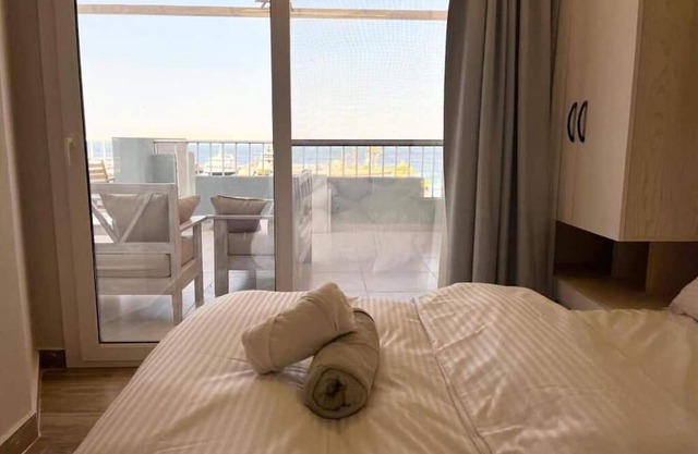 Honeymoon Sea View Apartment in New Marina Hurghada