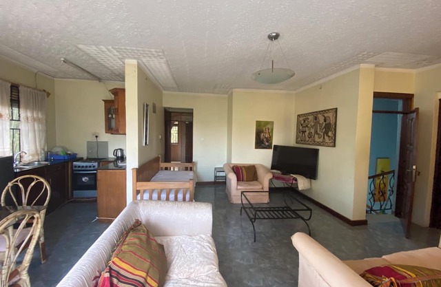 Cozy 2-bedroom gateway Kiwatule