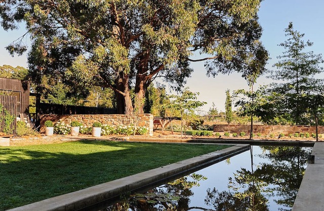 The Barn at Stonewalls - Farm stay in 25 acres In Daylesford