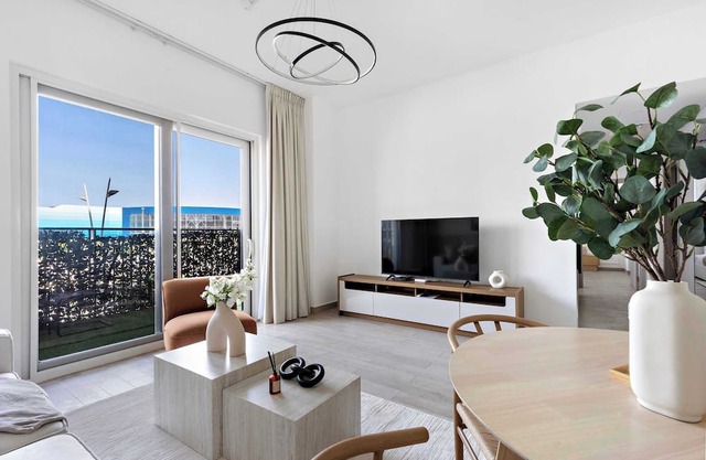 Silkhaus Unique Deal | Modern 2BDR | Canal View