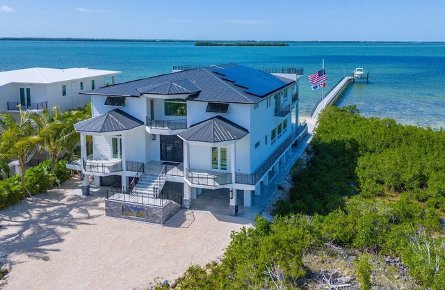 Luxury 6 Bedroom Open Water Estate on Ramrod Key