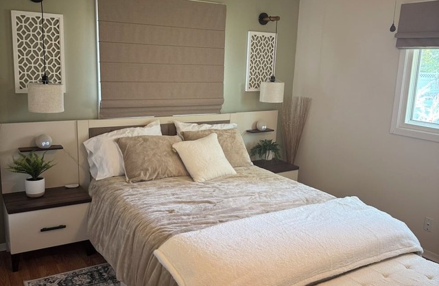 Lincoln Getaway: 3BR/3BA Home + Arcade & Backyard