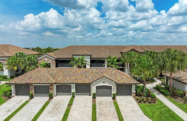 Ground Floor Veranda - Lakewood National GC - 2BR + Den + Garage + Driveway