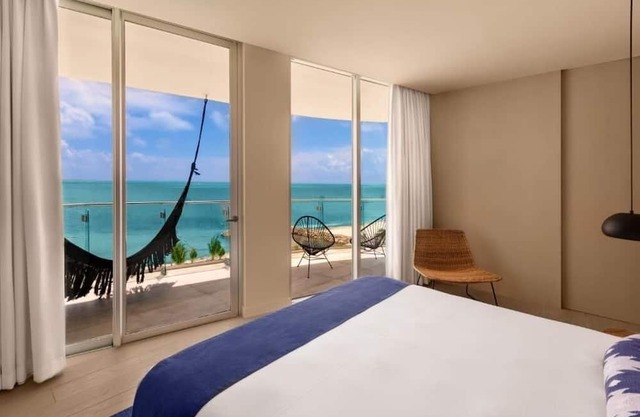 Elegant Beach Suite w/Spa Access, Swimming Pool & Marina Views Near Golf