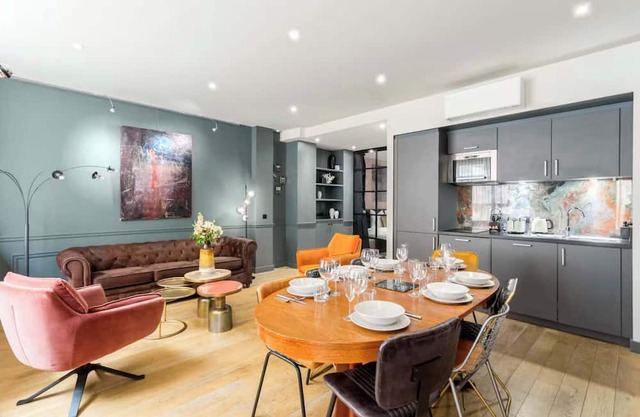 Place des Vosges, Apartment with Air Conditioning