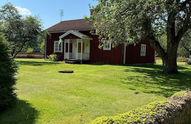 Charming, renovated holiday home in a secluded location a few minutes from the lake