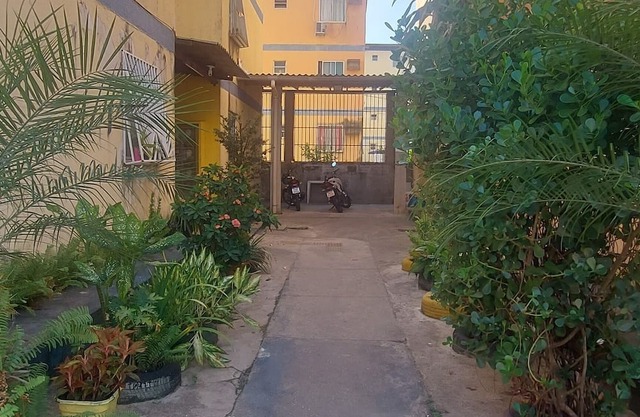 Accessibility just a step away. Simple and cozy complete apartment.