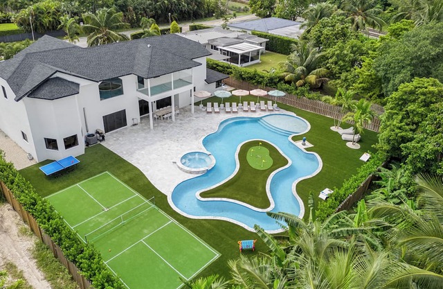 Villa Rio Grande 8BR Lazy River Pool + Pickleball