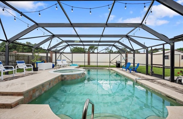 The Beach House – Melbourne Getaway w/Pool