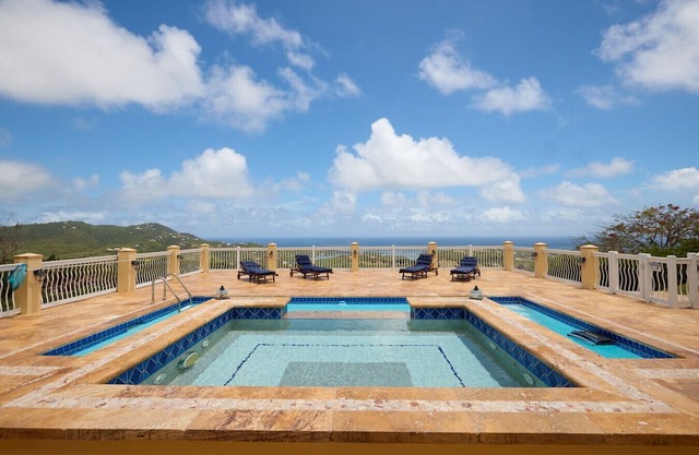 Almost Heaven: Elegant 5 Bed Villa