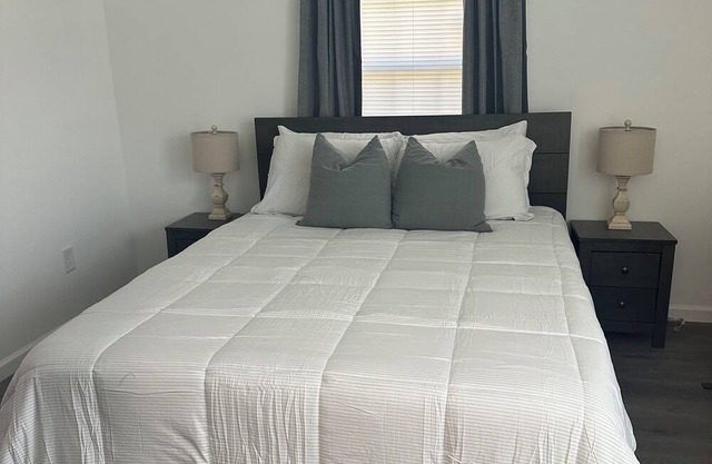 Spacious newly remodeled 2-bed 2 bath - 8 miles from Brewton Parker University