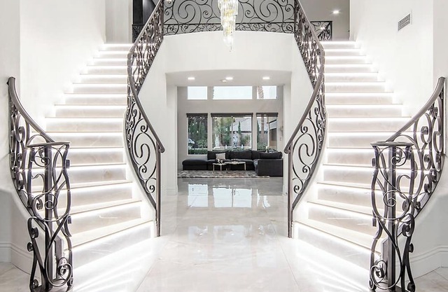 Luxurious Home: Pool, Gym, Cinema, & More
