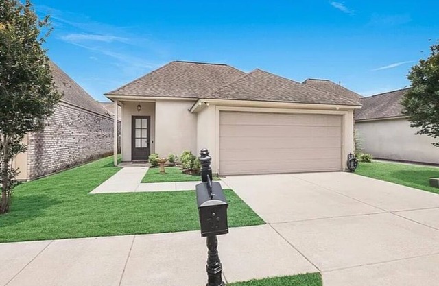 3 BR home just minutes from LSU in a gated community