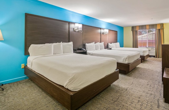 Spacious Comfort for Groups or Families – 3 Queens, Non-Smoking at Wildwood Inn