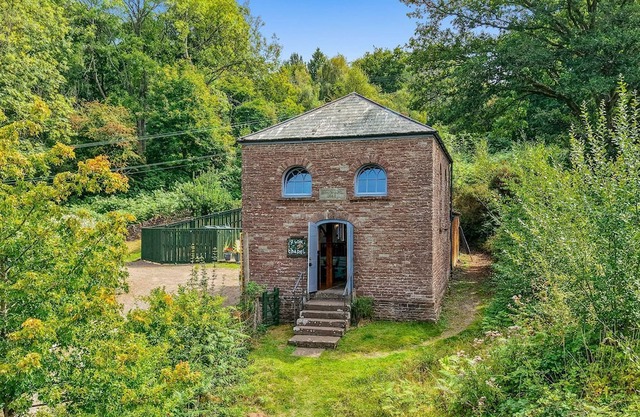 The Zion Chapel, Cinderford - sleeps 4 guests in 1 bedroom