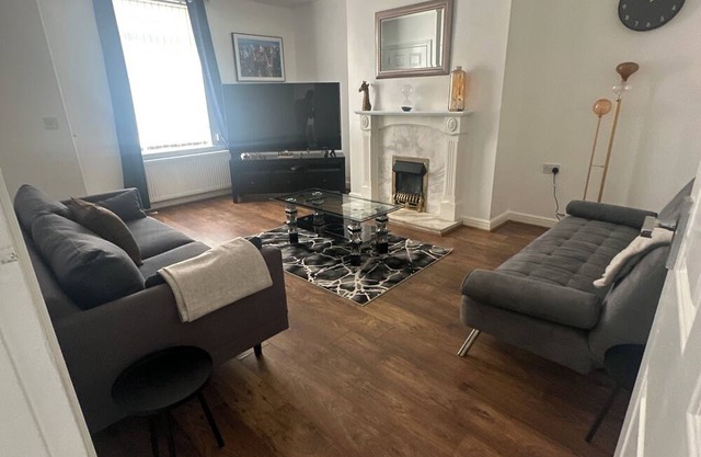 Modern Minimalist Spacious 3br Blyth Home