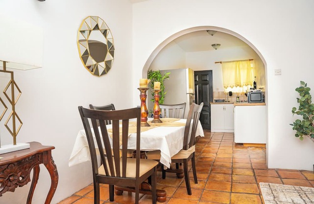 Delightful 2-bedroom apartment with AC in Cayon at the historic Brighton Estate