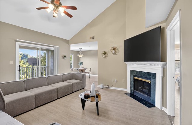 NEW! Cozy Pikesville Penthouse with Basketball Arcade