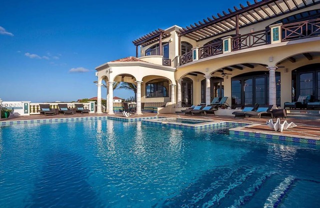 Amarilla Villa Summar