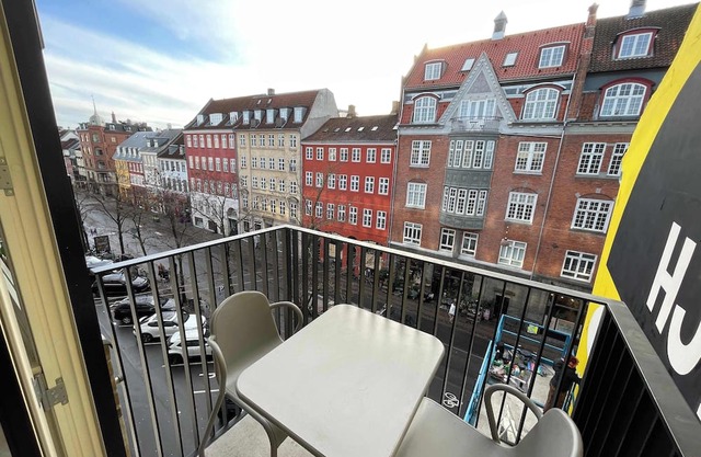 Cozy Luxury - Sunny Balcony in City Center
