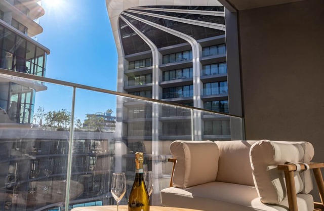 Mercury Suite Designer Apartment with Pool Access in St. Julians