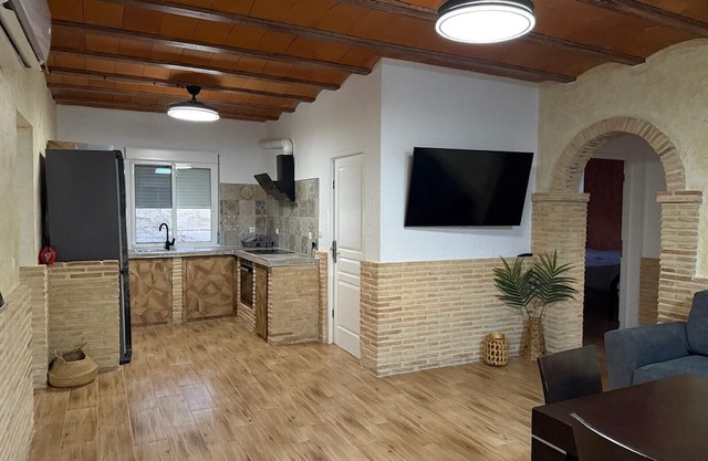 Holiday Home 'Casa Rural El Jardín De Sara' with Mountain View, Wi-Fi and Air Conditioning