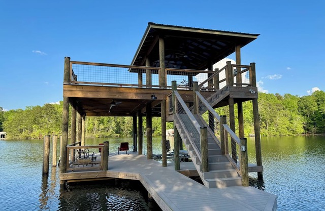 2 Story Dock w/ Jump Platform & Outdoor TV/ Stunning Views/Dog Friendly/ Kayaks