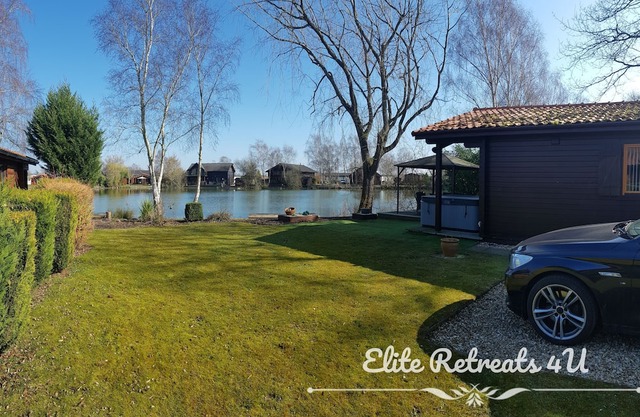 Elite Retreats 4U Lakeside Hot Tub Log Cabin at Tattershall Lakes Park