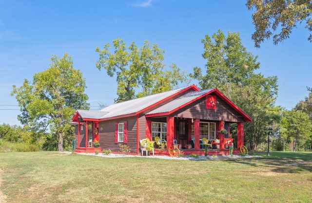 Tennessee Homeplace between Jackson and Lexington, TN, 12 minutes from I-40