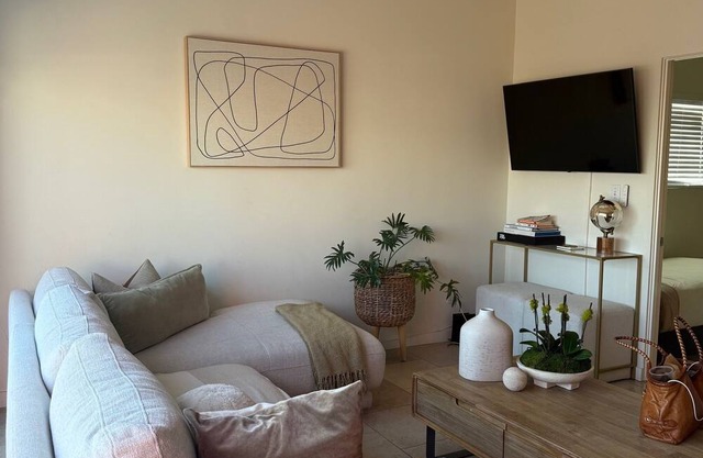 Beautiful 3-bedroom condo with AC in Manhattan Beach
