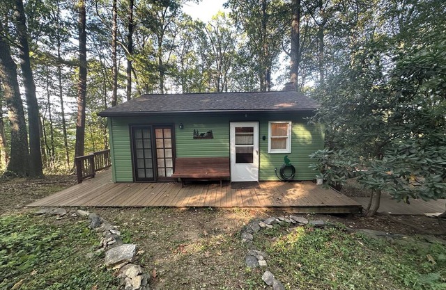The Green Glade Family Glamping Cabin Near Gettysburg & Trails
