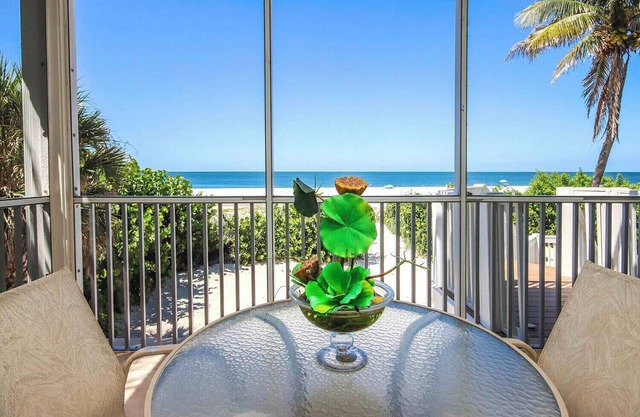Sandrift 1071 Captiva`s Premier Gulf-Front Escape: 3BR/3.5BA Retreat with
