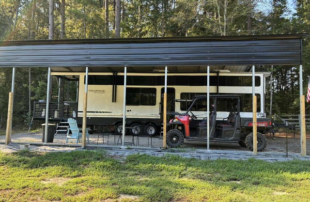 Cozy 2-bedroom RV in charming Farmerville 2 miles to boat ramp on DArbonne Lake