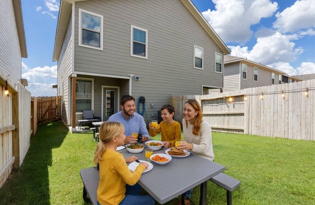 Near Seaworld~Smart TVs~Backyard Dining~Pet Friendly