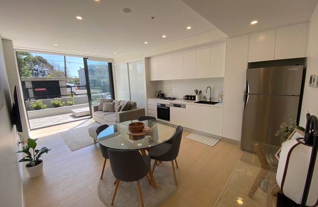 Executive Oasis | Chic 1BR + Courtyard Retreat