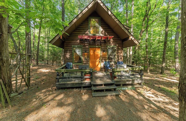 Minimalist Cabin in the wood mins drive to lake